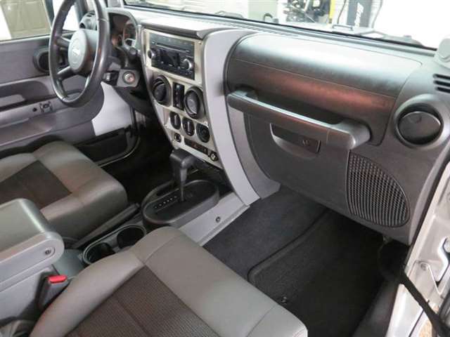 Jeep Wrangler Unlimited 2010 photo 17